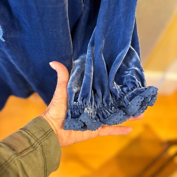 Sundance Sz M Blue Velvet Peasant Blouse Lace Trim Boho - Picture 6 of 8